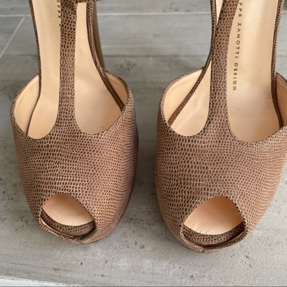 Giuseppe Zanotti Beige Pebbled Heels - Picture 3 of 11